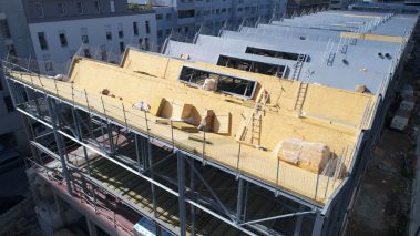 Prises de vues lors d'un suivi photographique de chantier à Nantes. La Halle 6 Alstom reprend vie. En effet, le nouveau pôle interdisciplinaire dédié aux cultures numériques est en train de s'élever.