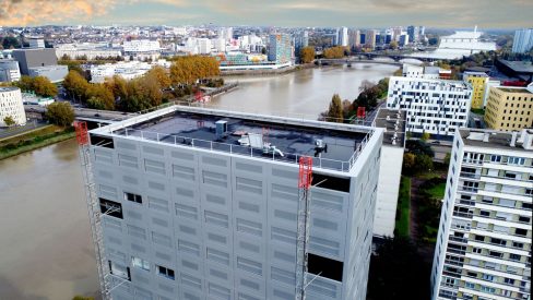 La tour de l'ensemble Polaris, ce nouveau mini-quartier de l'ile de Nantes. Une vue imprenable sur la Loire et le centre-ville