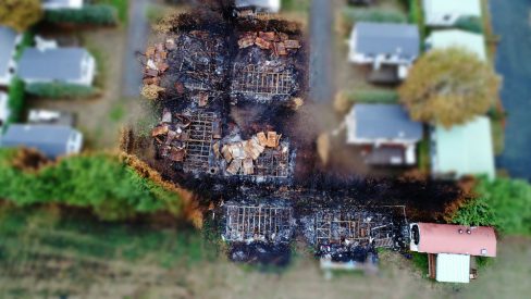 Inspection par drone d'un camping suite à un sinistre. Un incendie s'est déclaré dans ce camping 4 étoiles dans la moitié Ouest de la France. Il a été demandé dans cette inspection des prises de vues ainsi que des captations afin de déterminer la trajectoire de l'incendie. et ses causes.
