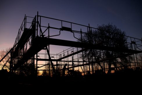 Suivi photographique de chantier et réalisation d'un film à Vertou. Construction d'une maison passive qui sera certifiée "Passive House". Sur ce magnifique lever de soleil à Vertou le chantier commence.