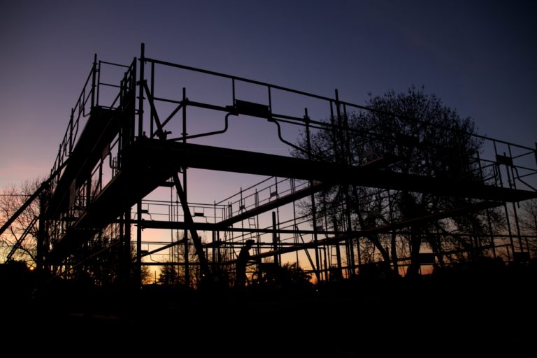 Suivi photographique de chantier et réalisation d'un film à Vertou. Construction d'une maison passive qui sera certifiée "Passive House". Sur ce magnifique lever de soleil à Vertou le chantier commence.