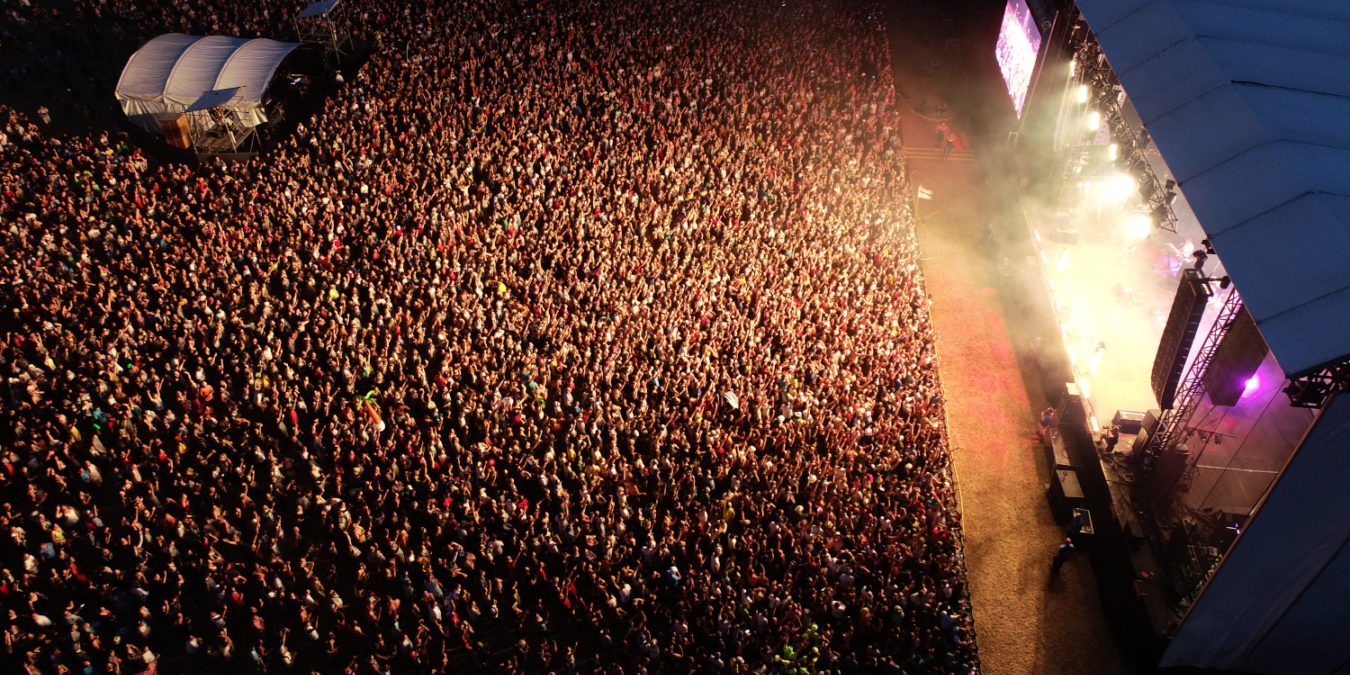 Prises de vues par drones pendant le festival La nuit de l'Erdre à Nort sur Erdre. Prises de vues aériennes lors de l'édition 2019 de la nuit de l'Erdre