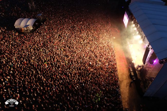 Scènes à la tombée de la nuit- LNDE Prises de vues par drones pendant le festival La nuit de l'Erdre à Nort sur Erdre. Prises de vues aériennes lors de l'édition 2019 de la nuit de l'Erdre