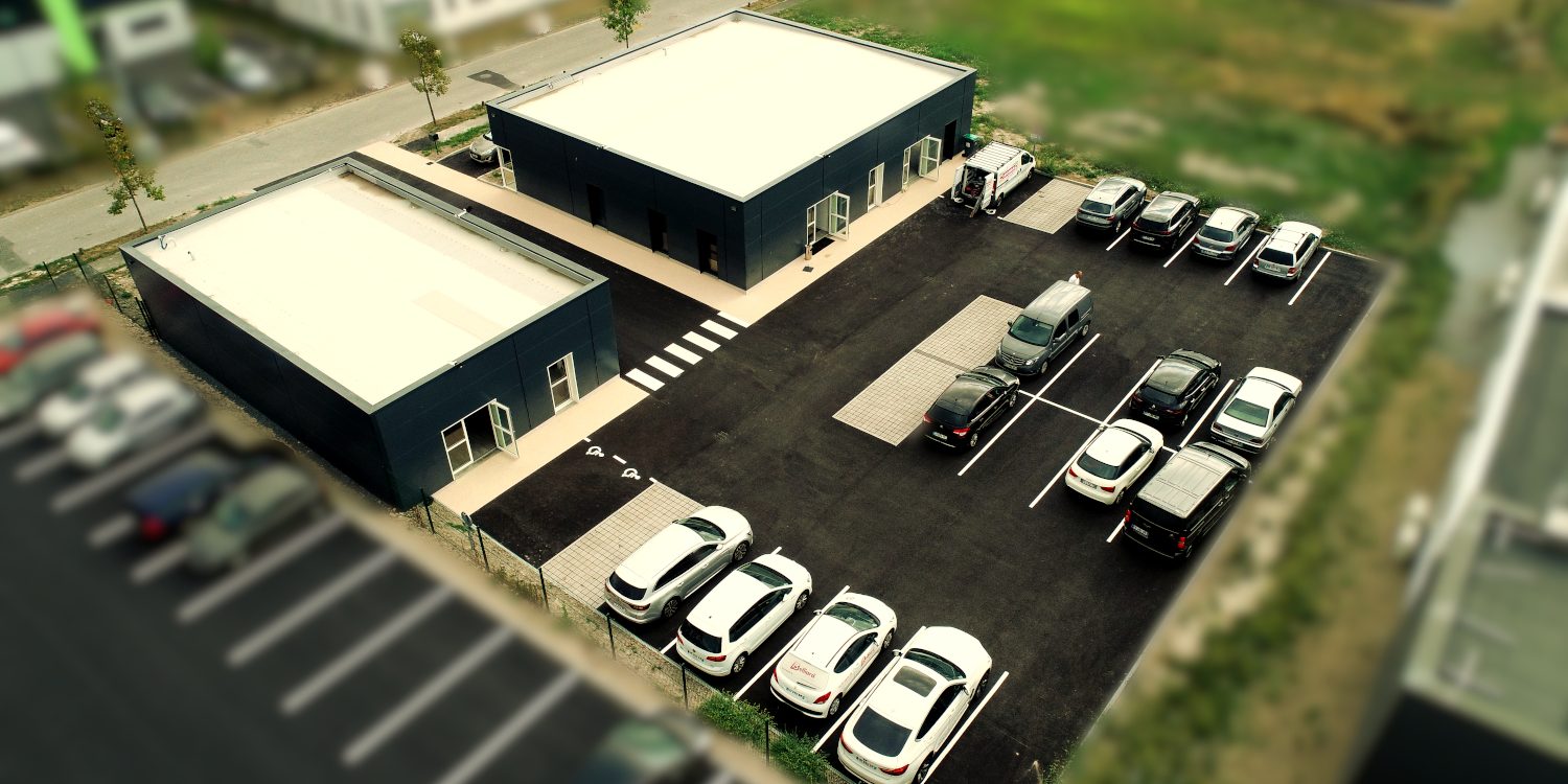 Fin de chantier à Haute Goulaine en Loire Atlantique. Après 8 mois de timelapse, de vols en drone, de prises de vue au sol, nous passons à la restitution de ces 8 mois au travers d'un film de chantier.