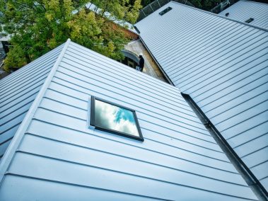 suivi de chantier en cours sur une école de Saint Nazaire. Les bardeurs zingueurs sont à l’œuvre.