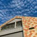 prise de vue de la nouvelle école de musique de Treillières en Loire Atlantique. Une façade toutes en écailles jaune, orangeavec des beiges plus clairs donnent un aspect très particulier. On adore.