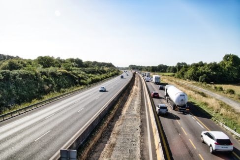 Suivi de chantier sur la RN 165 menant à Nantes. Elargissement à 4x4 voies. Photographie prise depuis le pont de Sautron enjambant la RN 165