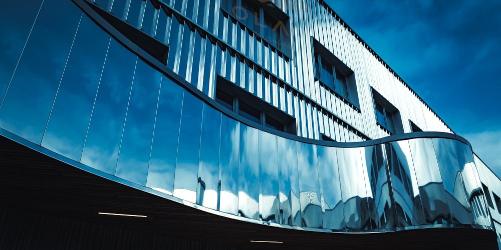 Inox Mise en valeur d'un bardage inox lors d'un suivi de chantier. Le résultat est tout simplement incroyable. L'occasion pour Olao d'y passer des heures pour réaliser photographie et vidéo de chantiers