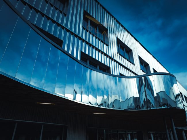 Inox Mise en valeur d'un bardage inox lors d'un suivi de chantier. Le résultat est tout simplement incroyable. L'occasion pour Olao d'y passer des heures pour réaliser photographie et vidéo de chantiers