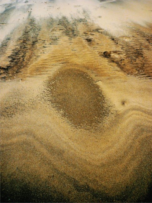 encore et encore des arenaglyphes par Olao. Cela fait des années pour ne pas dire des siècles que nous photographions le sable.