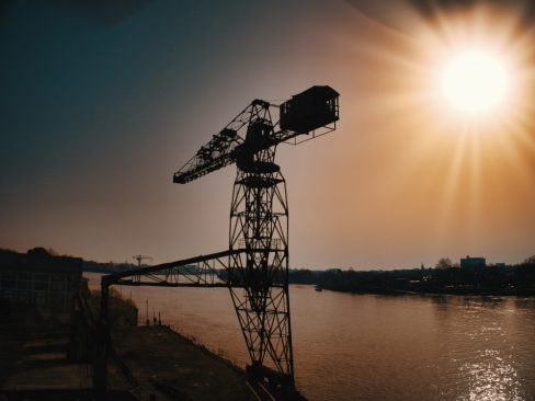 La grue noire de Nantes en attente d'être restaurée. Située en face de Trentemoult, elle est une des 3 grues emblématiques de la ville de Nantes