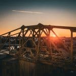Le soleil se lève sur Nantes et sa célèbre grue Jaune
