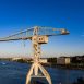 La grue grise domine l'entrée de Nantes.