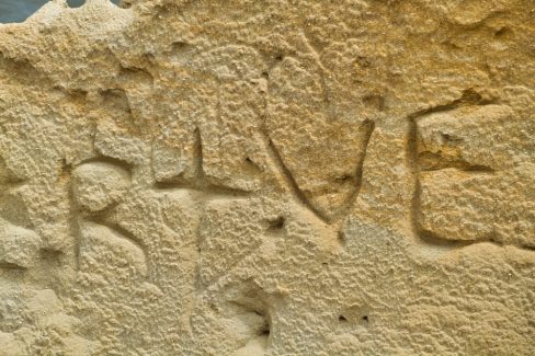 Une rêverie de pierre, un glyphe gravé dans la pierre a enfin été retrouvé