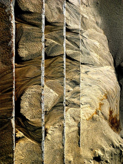 Des créations photographiques. Le sable dessine ce que j'appelle des arenaglyphes. Des formes étranges et éphémères qui parcourent l'entrant au gré des marées. Une collection qu'il a fallu compiler sur plus de 20 années. A vous de découvrir ces arénaglyphes et autres créations de la nature.