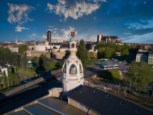 La célèbre Tour LU, et ses deux partenaires sur cette photographie de Nantes, à savoir la Tour de Bretagne et la Cathédrale