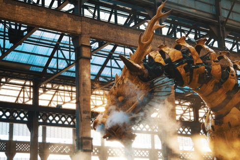 Long Ma pénètre dans les nefs à Nantes