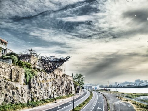 Le belvédère de l'hermitage de TADASHI KAWAMATA. Il offre une vue imprenable sur la Loire et ses quais.