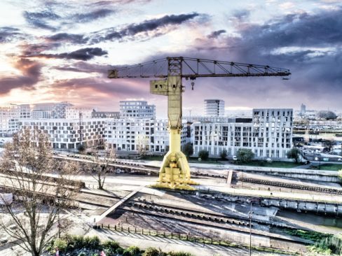 La célèbre grue jaune à Nantes. Classée au monument historique cette grue signale l'entrée de la ville de Nantes.