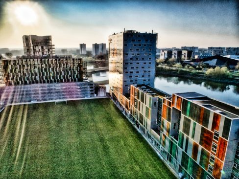 Prises de vues aériennes du stade Marcel Saupin à Nantes. Lieu mythique des exploits des canaris, octuples champions de France. Il ne reste plus qu'une seule tribune aujourd'hui. Une a été tout simplement détruite, et deux autres int été remplacées par des logements étudiants et une résidence