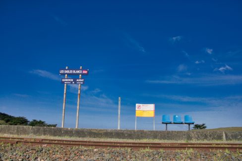 La quatrième station. La ville de Saint Pierre Quiberon dans le Morbihan compte à elle seule 4 gares. Le ratio nombre de gare par habitants est certainement le plus élevé de France. Saint Pierre, Kerhostin, l'isthme et la gare de Penthièvre.