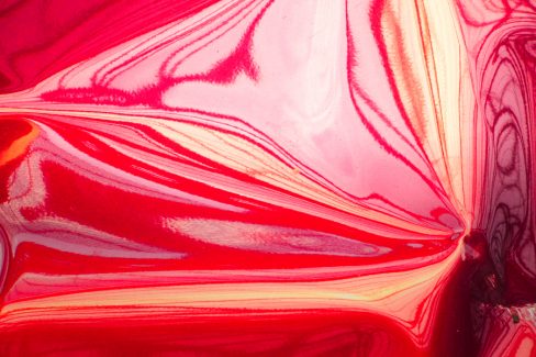 Abberations photographiques et chromatiques. Des couleurs vives illustrent cette photo qui se transforme en tableau. Des effusions de rouge de jaune et d'orange, un phoenix ? ou autre chose. Il faut laisser planer son imagination. Le titre Rubis Cream, car on dirait une mélange de crèmes glacées de couleur rubis et de crème vanille.