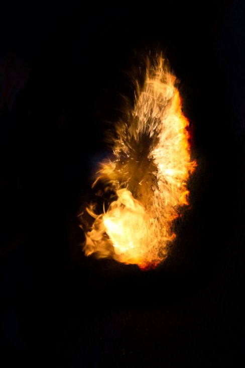 le visage du feu. Nous avons enfin pu percevoir la réelle image du feu