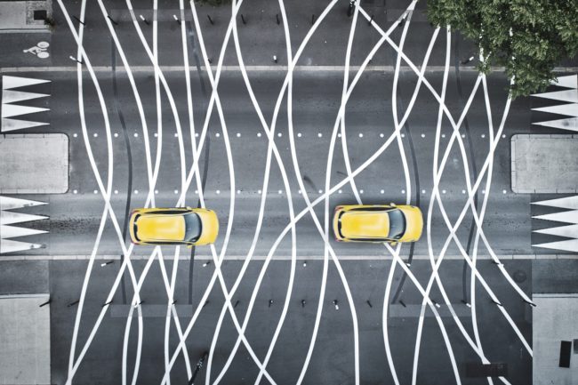 Prise de vue d'un passage piéton très différent des autres. Des lignes se croisent et se décroisent en des formes harmonieuses. Il s'agit d'une oeuvre du VAN, le Voyage à Nantes. Sur ce passage piéton très graphique vu du ciel, deux voitures jaunes se succèdent. Cette photo a été prise dans le cadre d'un suivi de chantier pour le compte de la société Esvia, boulevard Léon Bureau, ou communément appelé Boulevard de l'éléphant.