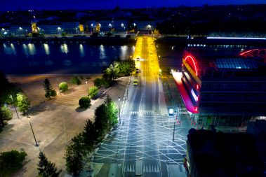 Le boulevard Léon Bureau et le Pont Anne de Bretagne gagné en couleur et se dotent de pistes cyclables.