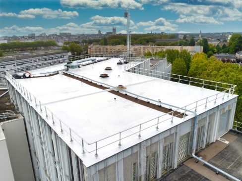 Prises de vue par drone lors d'un lancement de produit. Suivi de chantiers du CHU d'Angers. L'aile Debré est en cours de rénovation. Le système PaintReflect vient