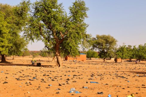 Une mer, ou plutôt un désert de plastique est en train aux portes du Sahel, de gagner du terrain
