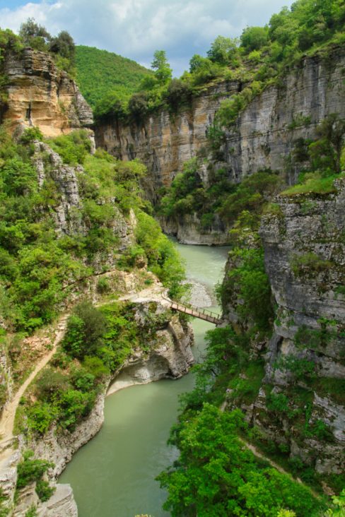 Destinations les Balkans, et plus précisément l'Albanie, et sa frontière avec la Croatie.