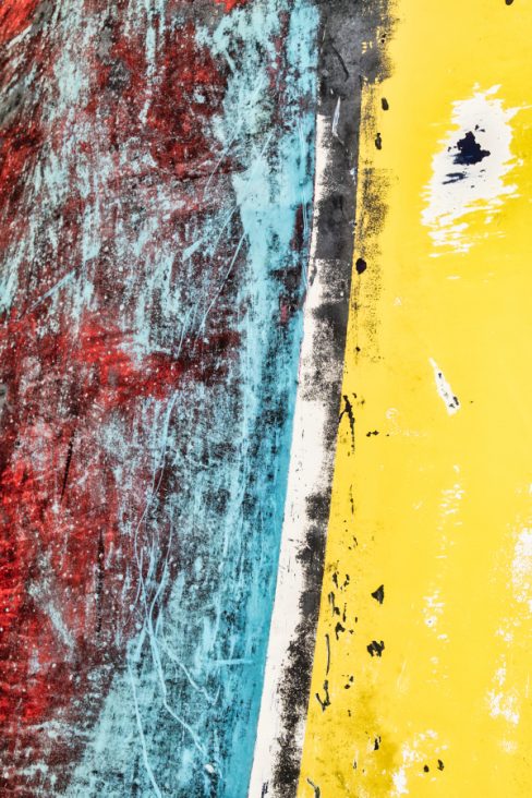 Une coque de bateau en cours de restauration