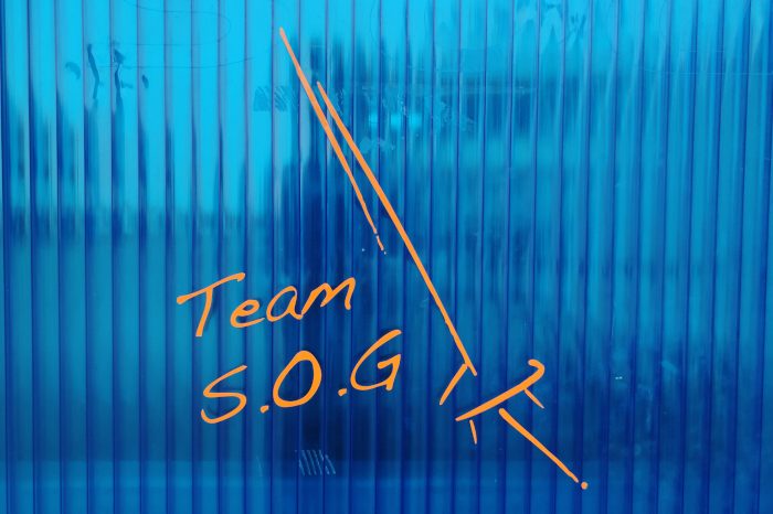 Suivi de chantier, mais naval cette fois-ci. Nous sommes habitués à la construction de bâtiment. C'est un terme usité également dans le langage maritime. Donc, cette fois-ci nous ne prendrons pas uniquement de la hauteur, mais aussi le large avec ce projet devant durer plusieurs mois.