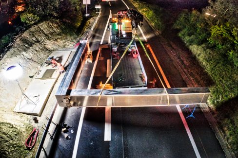 La potence est positionnée, il va falloir maintenant fixer les pancartes de signalisations.