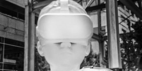 Un casque de FPV à Nantes. La société Olao propose des films institutionnels et intègre désormais des prises de vues et des films en cinewhoop. Accrochez-vous !