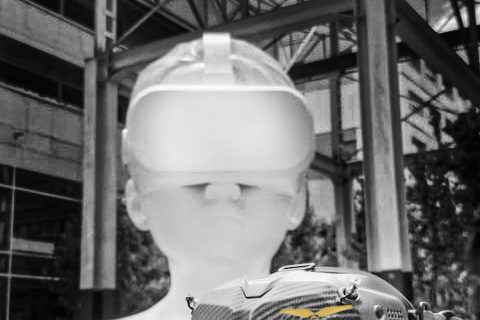 Un casque de FPV à Nantes. La société Olao propose des films institutionnels et intègre désormais des prises de vues et des films en cinewhoop. Accrochez-vous !