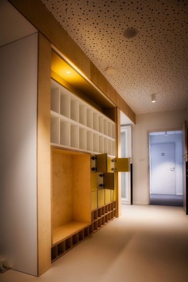 La section menuiserie de l'atelier Isac a encore frappé. Ici les aménagements imaginés pour un crèche au coeur de Nantes