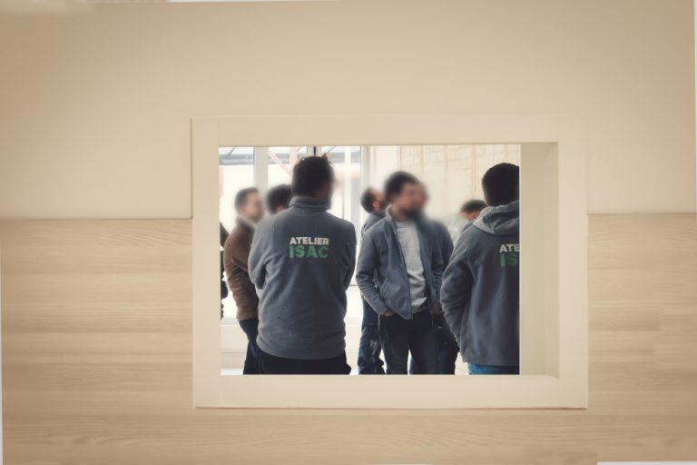 Les salariés de l'entreprise Atelier Isac visitent un de leur dernier chantier réalisé.