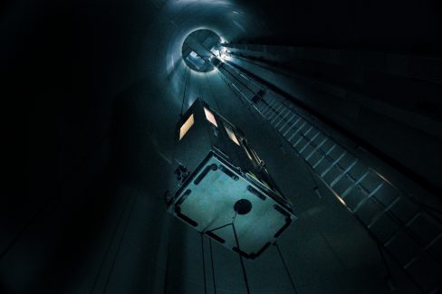 Tout droit sorti du film Abyss de James Cameron, nous voici au coeur d'une éolienne. Il nous reste encore 80 mètres d'ascencion à réaliser que nous ferons grâce à un élévateur, un monte charge. En tous les cas, je n'appelle pas cela un ascenseur