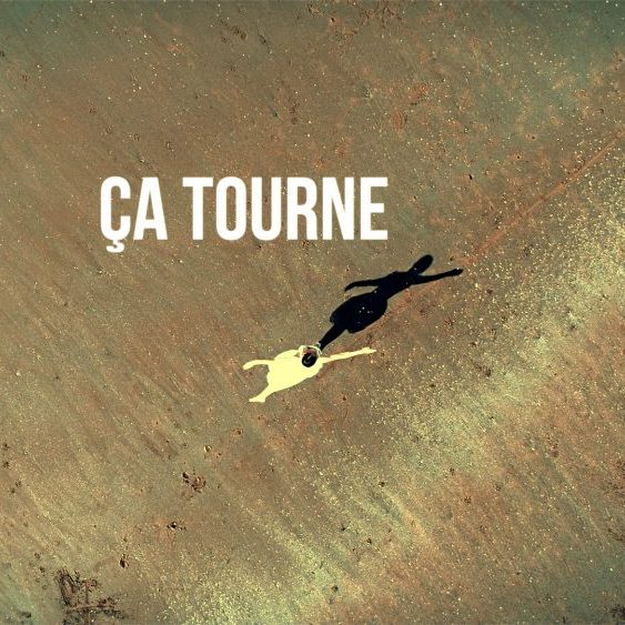 Making-Off. Une danseuse classique dans sur la plage. Prises de vues par drone pour le tournage d'un clip en Loire Atlantique.