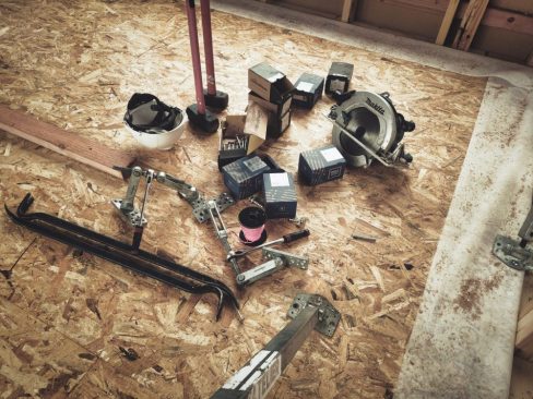 le set complet du charpentier. Il ne manque que la tronçonneuse.