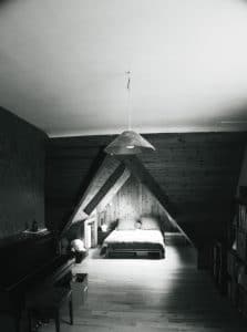 Photographe d'architecture et d'intérieur pour le compte d'un agent immobilier. Ici prise de vue d'une chambre dans une maison en Bretagne sur la côte