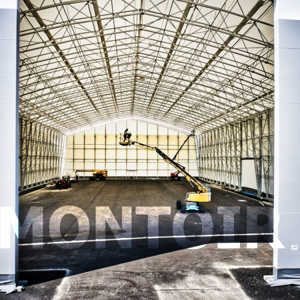 Suivi de chantier à Montoir de Bretagne sur un des terminaux du port. photo prise lors d'un suivi de chantier à Montoir de Bretagne. Montage d'une structure destinée à du stockage.
