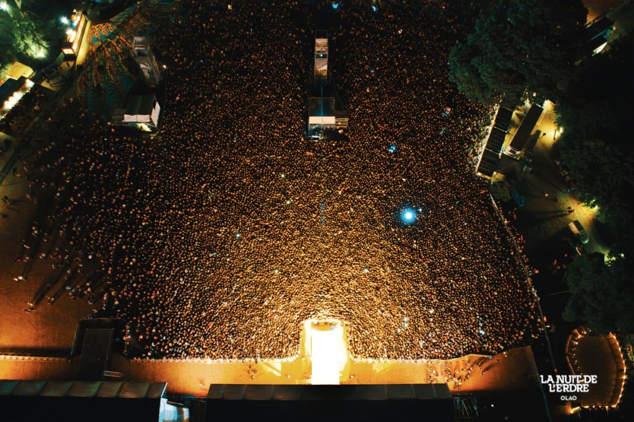 La foule se masse devant la scène de la nuit de l'ordre pour cette 22ème édition- Photo prise pendant le concert de Orelsan à Nort sur Erdre