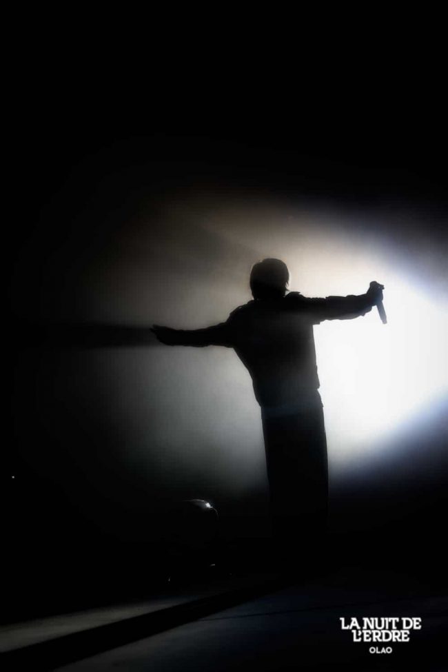 A contre sens, non à contre-jour. Orelsan en live au Port Mulon, à Nort sur Erdre pour la nouvelle édition de la Nuit de l'Erdre.