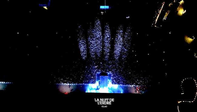 Après le jaune, le rouge, les pétales ! Concert de folie à Nort sur Erdre pour Orelsan lors de la 22ème édition des nuits de l'Erdre.