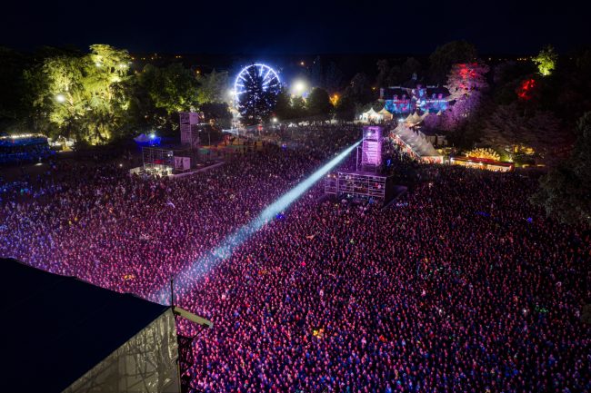 102 000 mercis. Vous avez été 102 000 à venir assister à ce superbe festival.