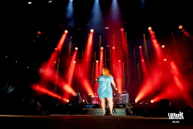 Plein feu sur la chanteuse Beth Ditto du groupe Gossip lors de sa venue en 2024 au festival la nuit de l'Erdre. Une première pour nous en live. Bravo, impressionnant.