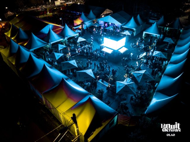 photographie de l'espace VIP du festival de la nuit de l'Erdre. Une bulle au milei du festival.